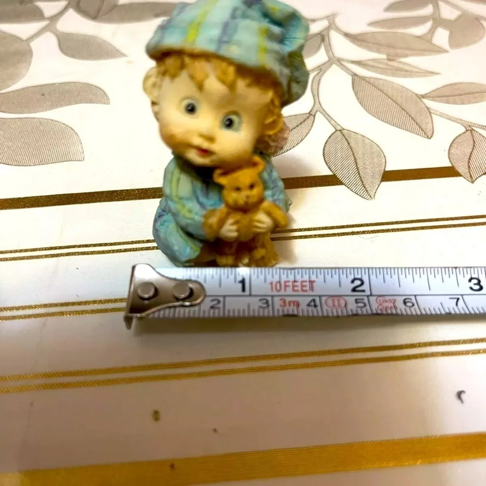 stunning vintage hand painted small collectable ornament / figurine